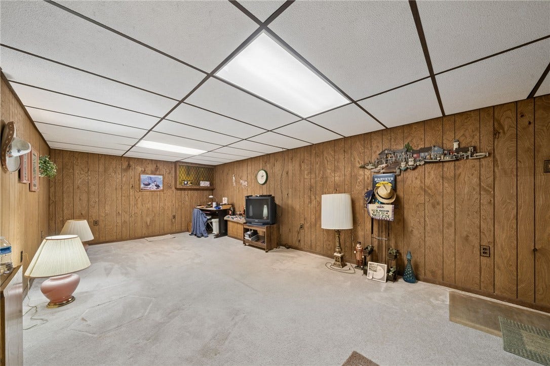 13479 Louise Dr, Irwin, PA 15642