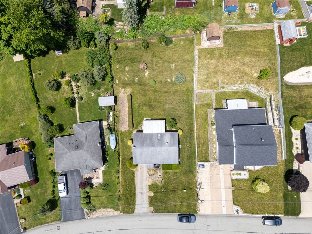13479 Louise Dr, Irwin, PA 15642