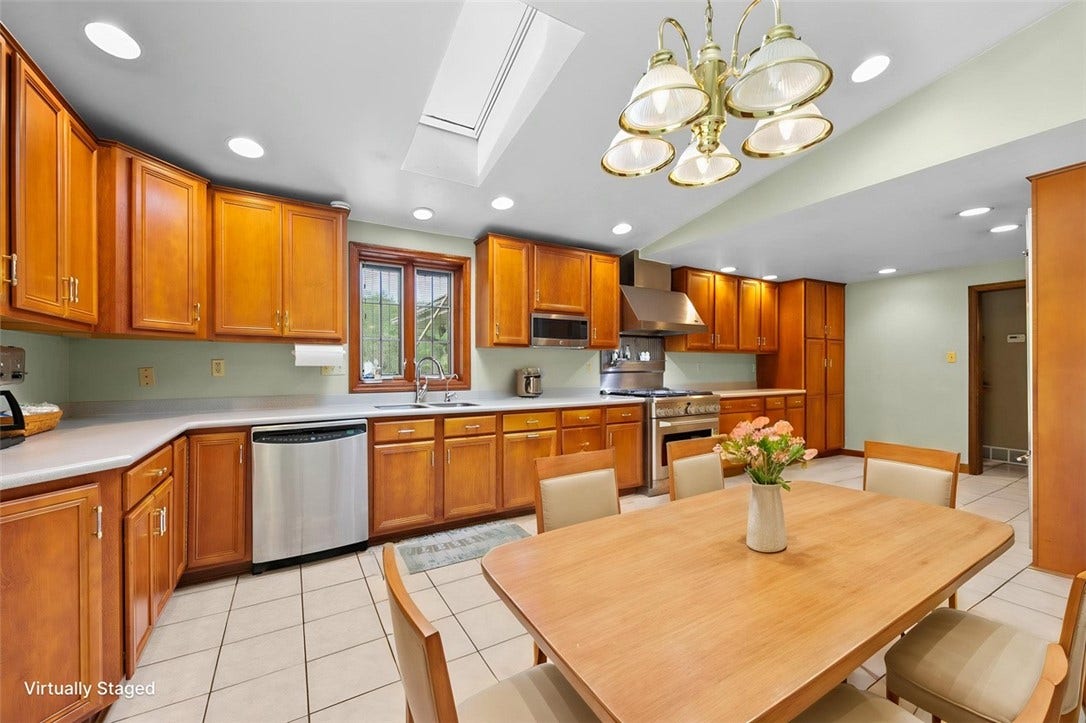 Virtual staged Kitchen