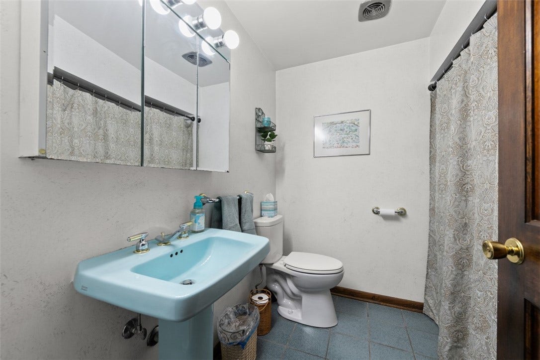 Full Bathroom Main Level