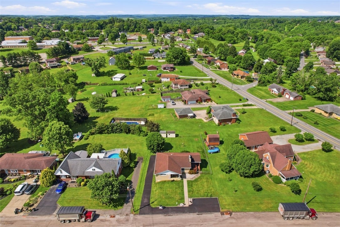 100 Burbank Dr, Irwin, PA 15642