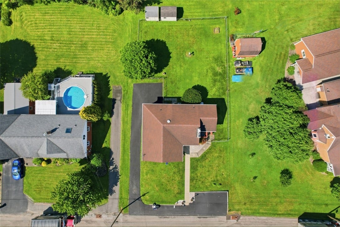 100 Burbank Dr, Irwin, PA 15642