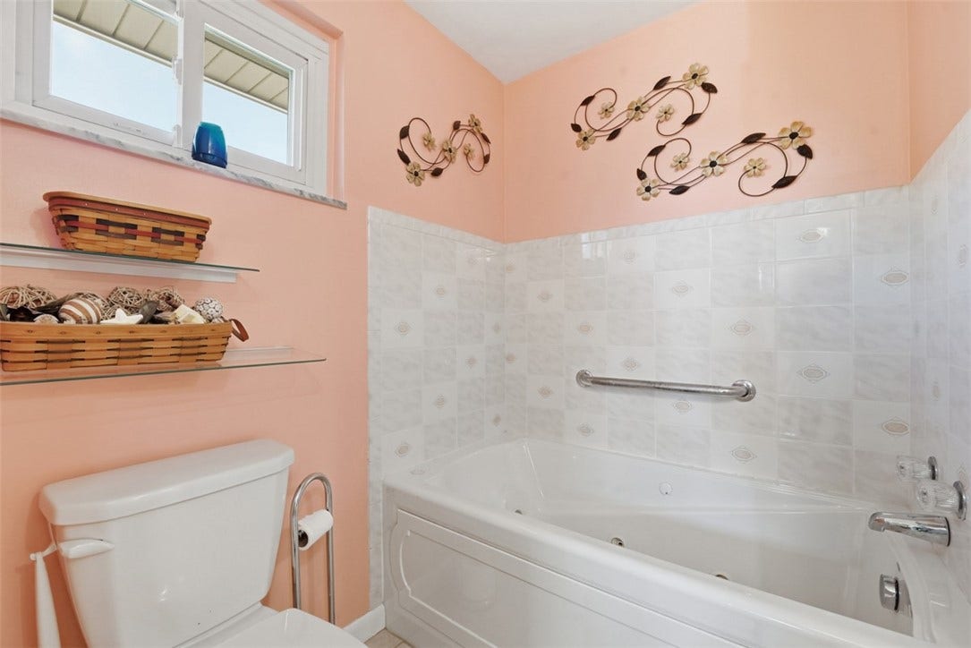 100 Burbank Dr, Irwin, PA 15642