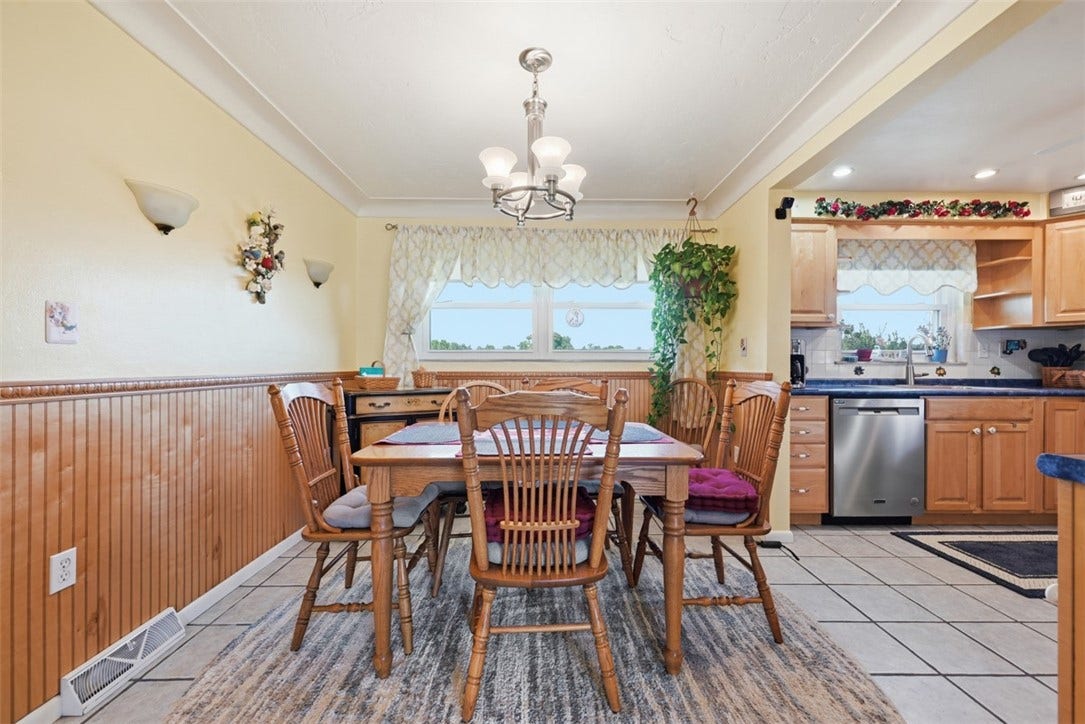 100 Burbank Dr, Irwin, PA 15642