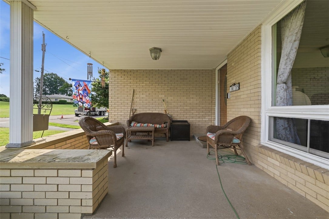 100 Burbank Dr, Irwin, PA 15642