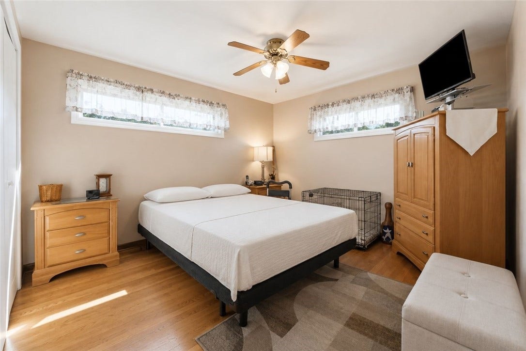 100 Burbank Dr, Irwin, PA 15642
