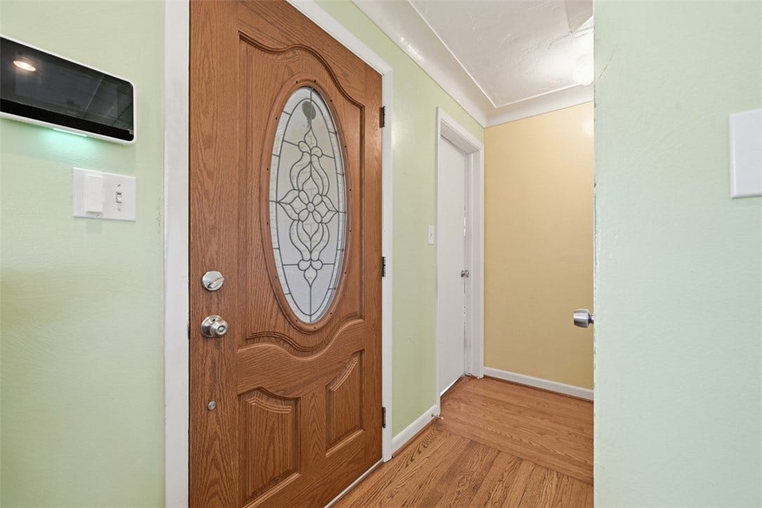100 Burbank Dr, Irwin, PA 15642