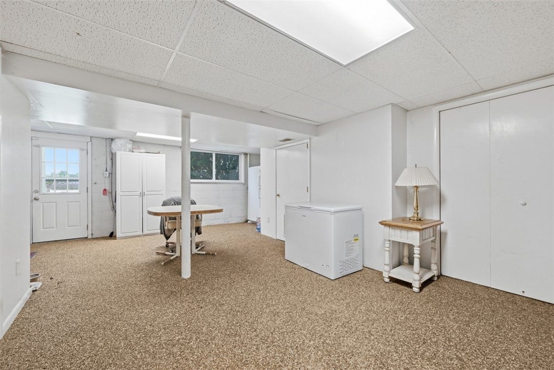 100 Burbank Dr, Irwin, PA 15642