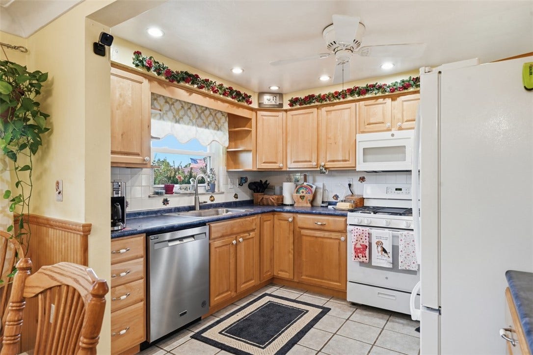 100 Burbank Dr, Irwin, PA 15642