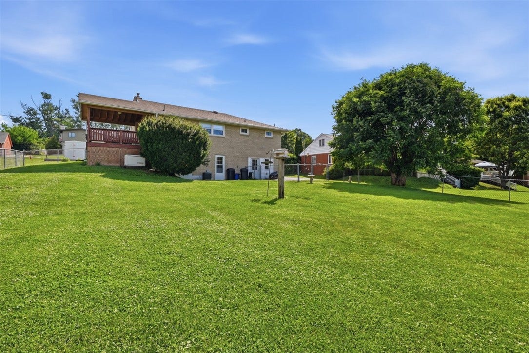 100 Burbank Dr, Irwin, PA 15642
