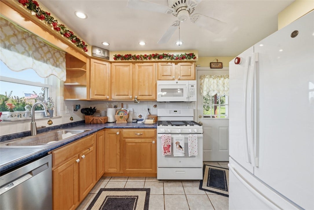 100 Burbank Dr, Irwin, PA 15642