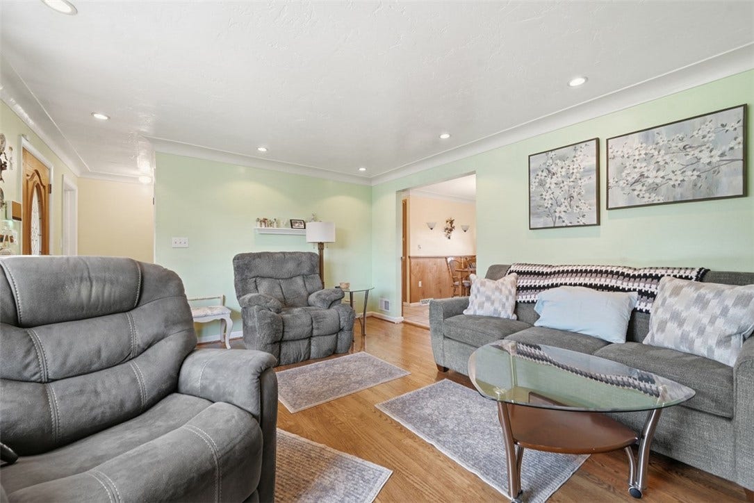 100 Burbank Dr, Irwin, PA 15642