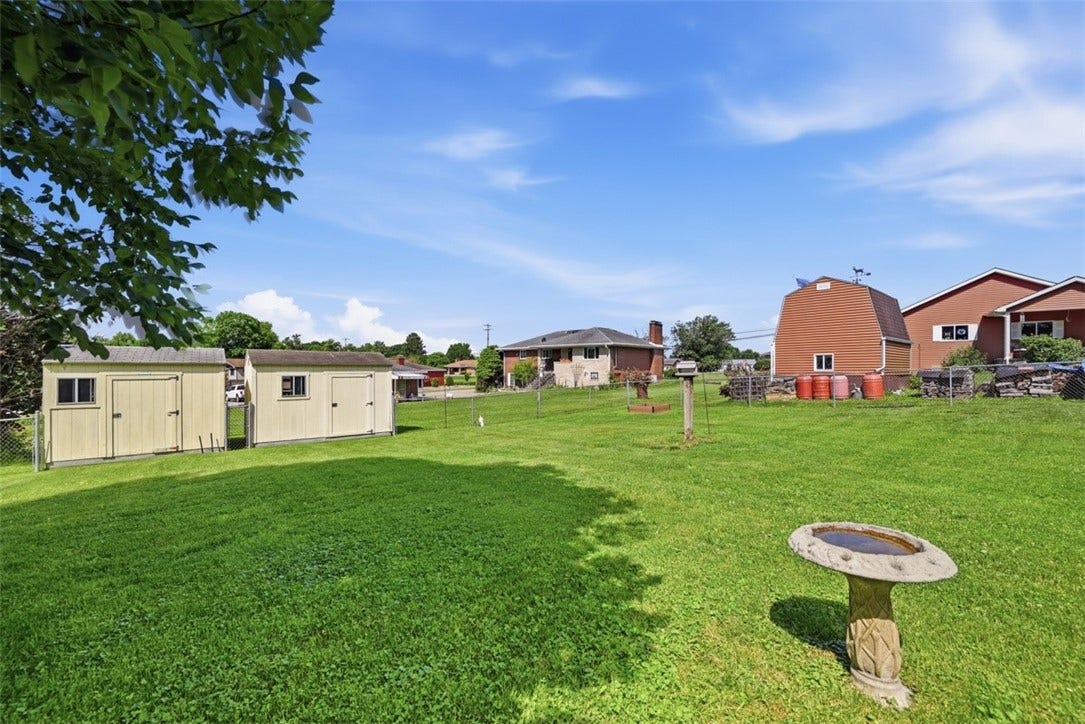 100 Burbank Dr, Irwin, PA 15642