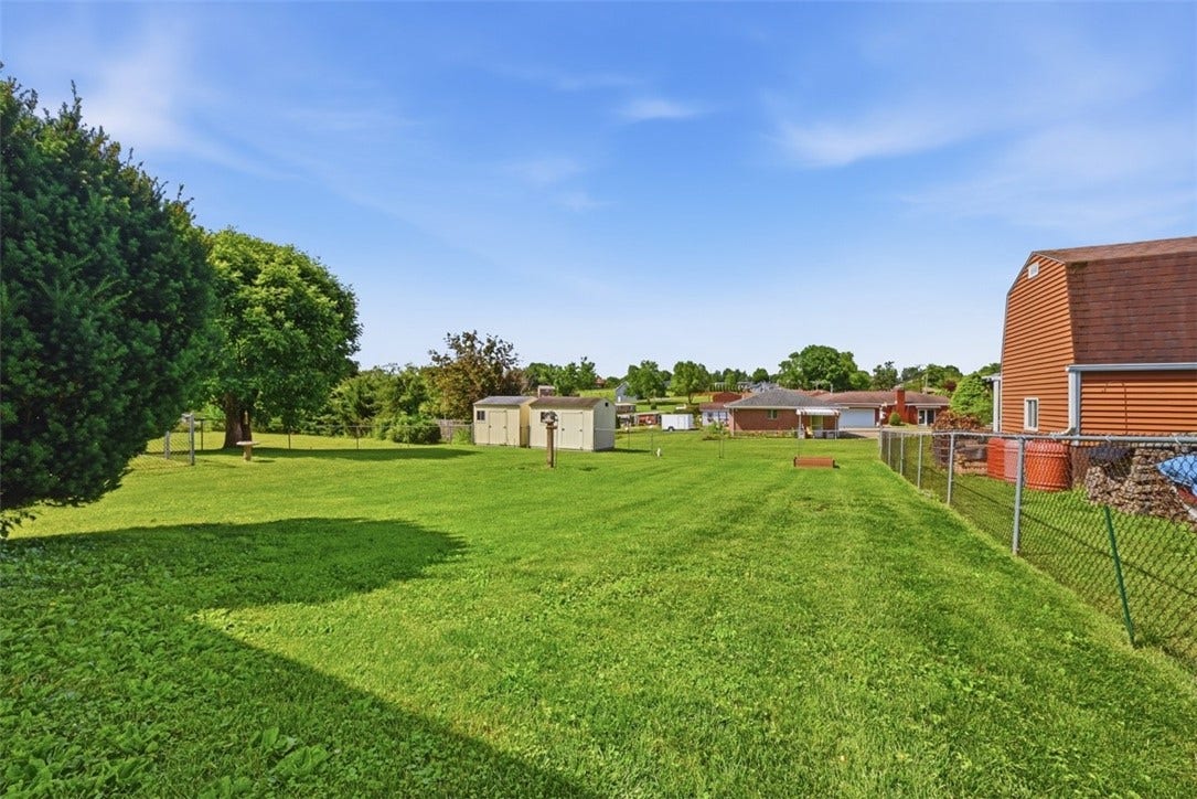 100 Burbank Dr, Irwin, PA 15642