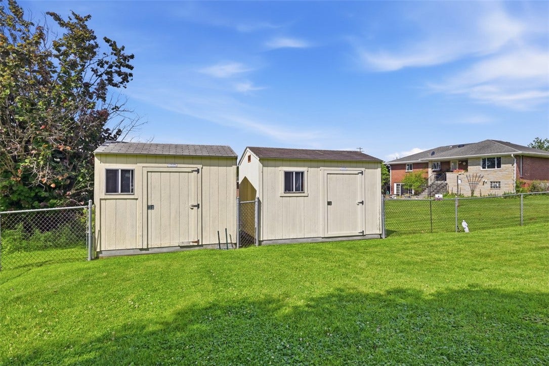 100 Burbank Dr, Irwin, PA 15642