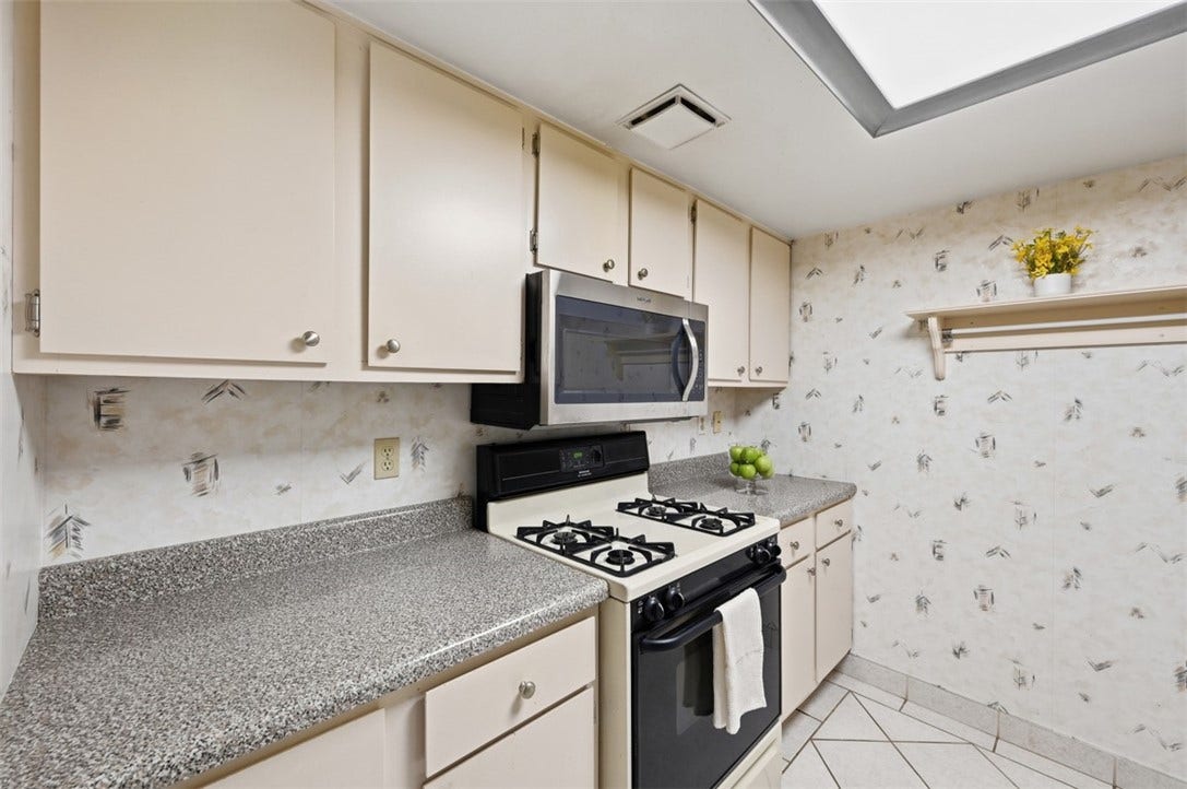 1400 Smokey Wood Dr, #601, Pittsburgh, PA 15218 The well-equipped kitchen features neutral-colored cabinetry and clean white ceramic tile flooring.