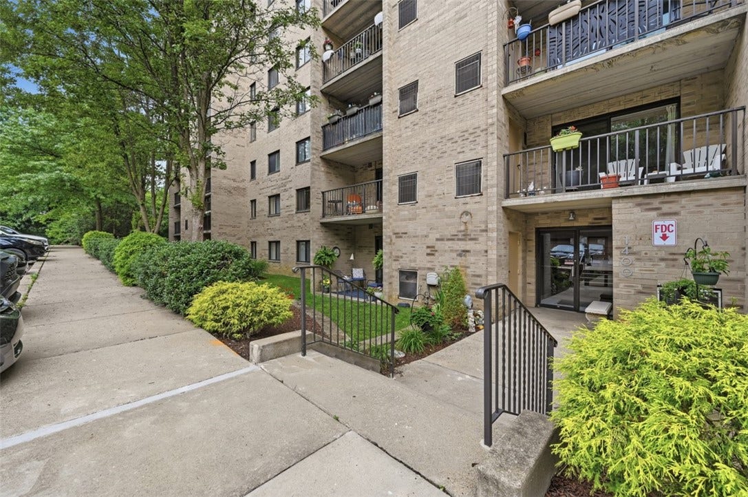 1400 Smokey Wood Dr, #601, Pittsburgh, PA 15218 1400 Smokey Wood Dr, #601, Pittsburgh, PA 15218