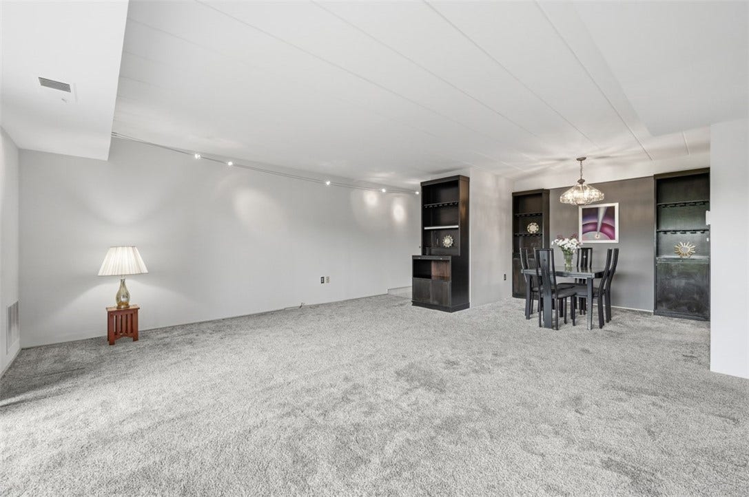 1400 Smokey Wood Dr, #601, Pittsburgh, PA 15218 Living room from different angle!