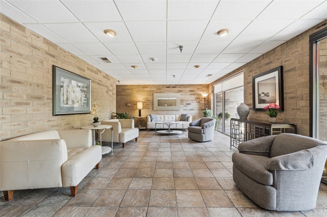 1400 Smokey Wood Dr, #601, Pittsburgh, PA 15218 Common Area.