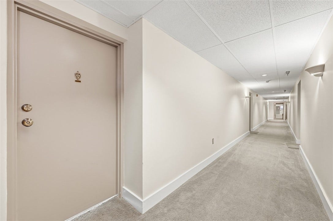 1400 Smokey Wood Dr, #601, Pittsburgh, PA 15218 6th floor hallway to unit 601