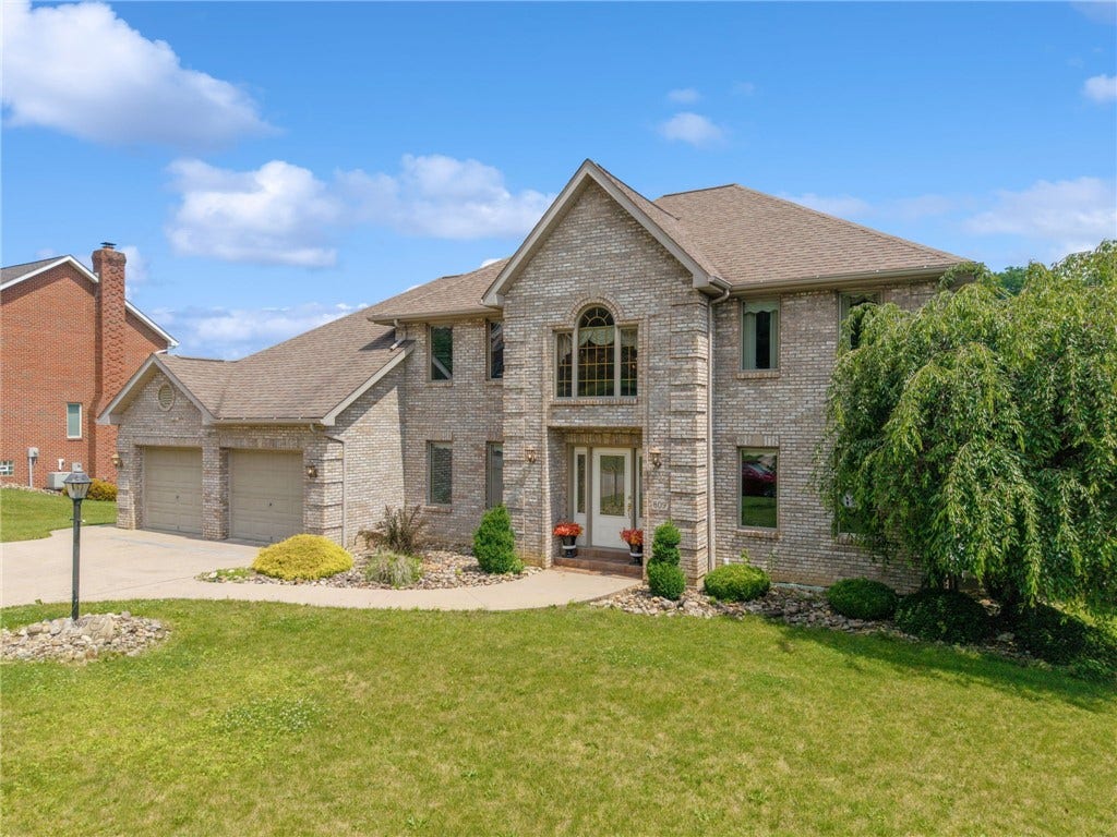 809 Rembrandt Cir, Irwin, PA 15642