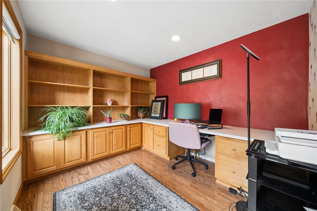 809 Rembrandt Cir, Irwin, PA 15642