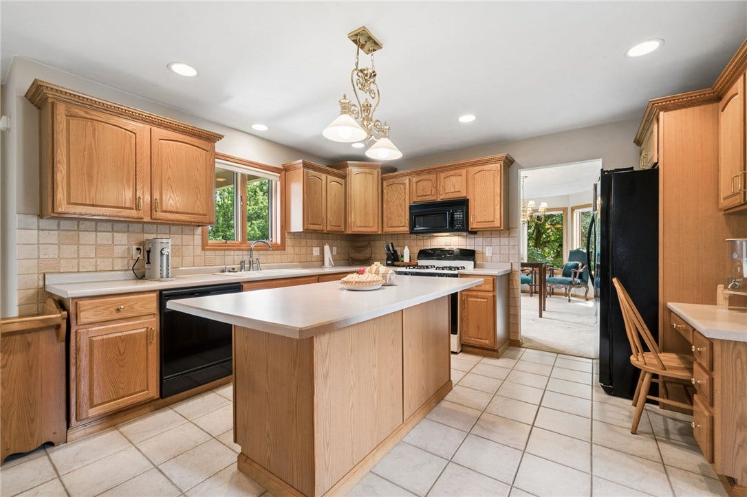 809 Rembrandt Cir, Irwin, PA 15642
