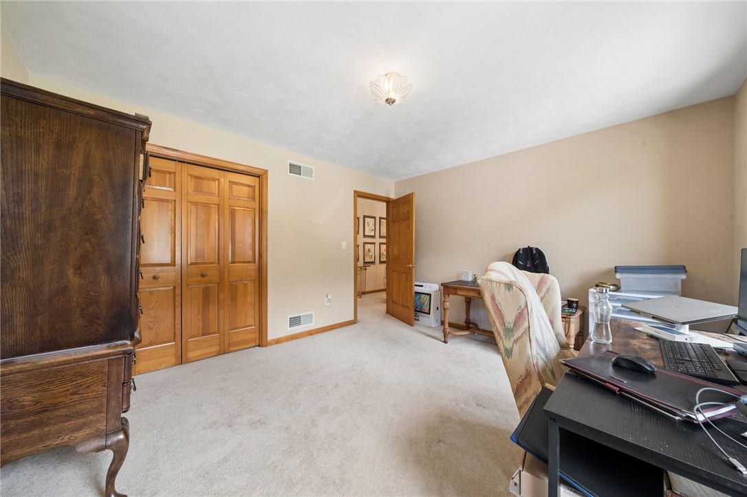 809 Rembrandt Cir, Irwin, PA 15642