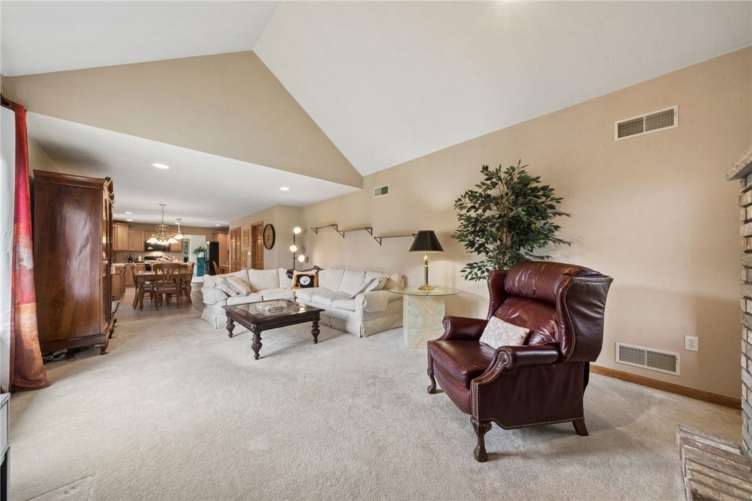 809 Rembrandt Cir, Irwin, PA 15642