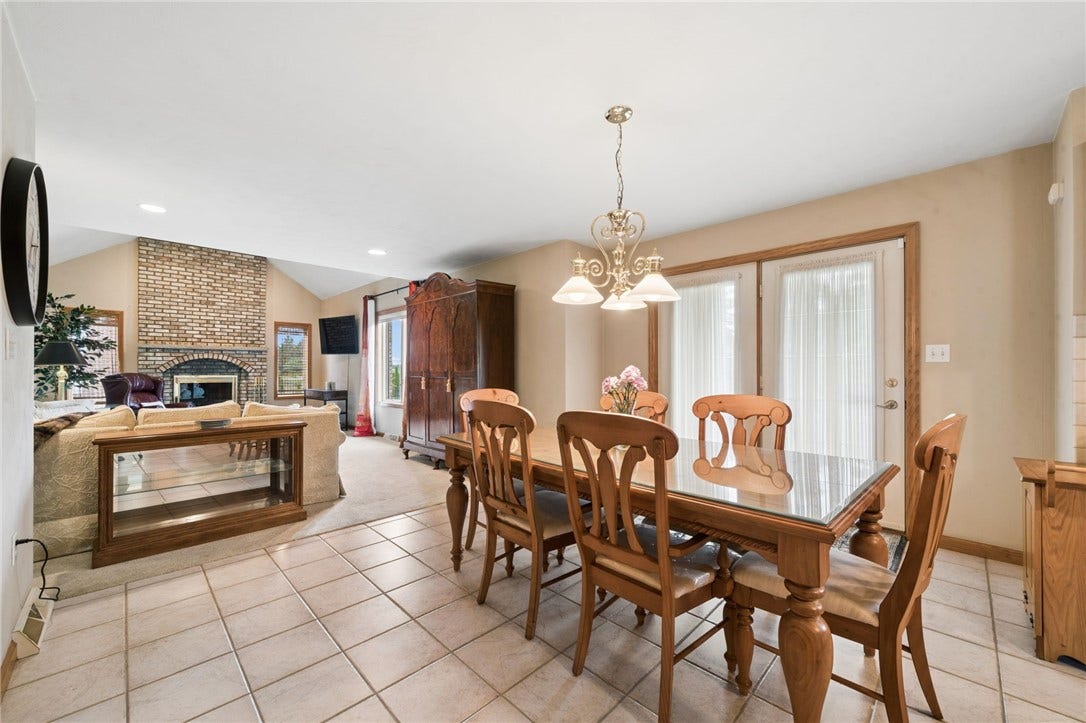 809 Rembrandt Cir, Irwin, PA 15642