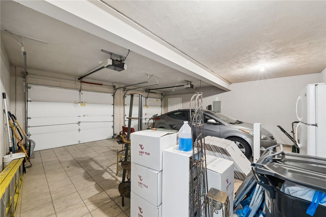 809 Rembrandt Cir, Irwin, PA 15642