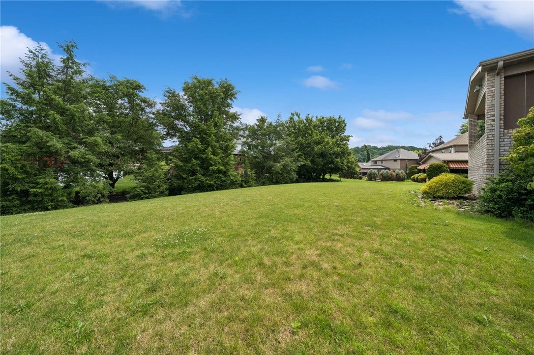 809 Rembrandt Cir, Irwin, PA 15642