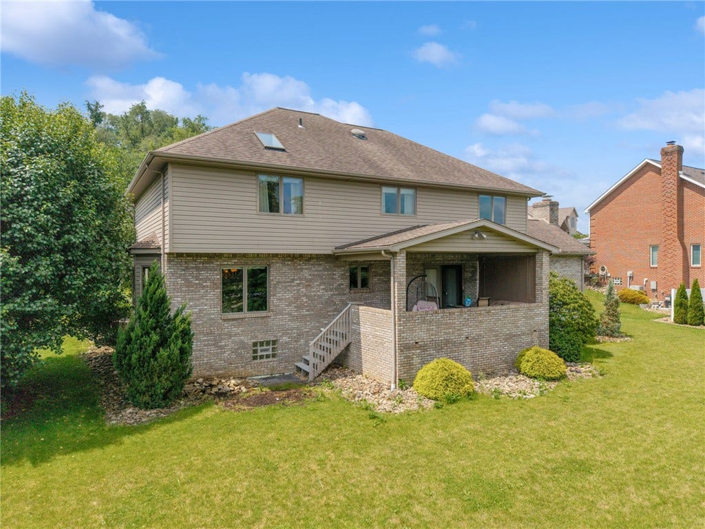 809 Rembrandt Cir, Irwin, PA 15642