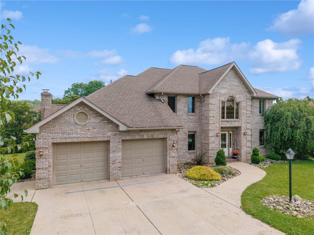 809 Rembrandt Cir, Irwin, PA 15642