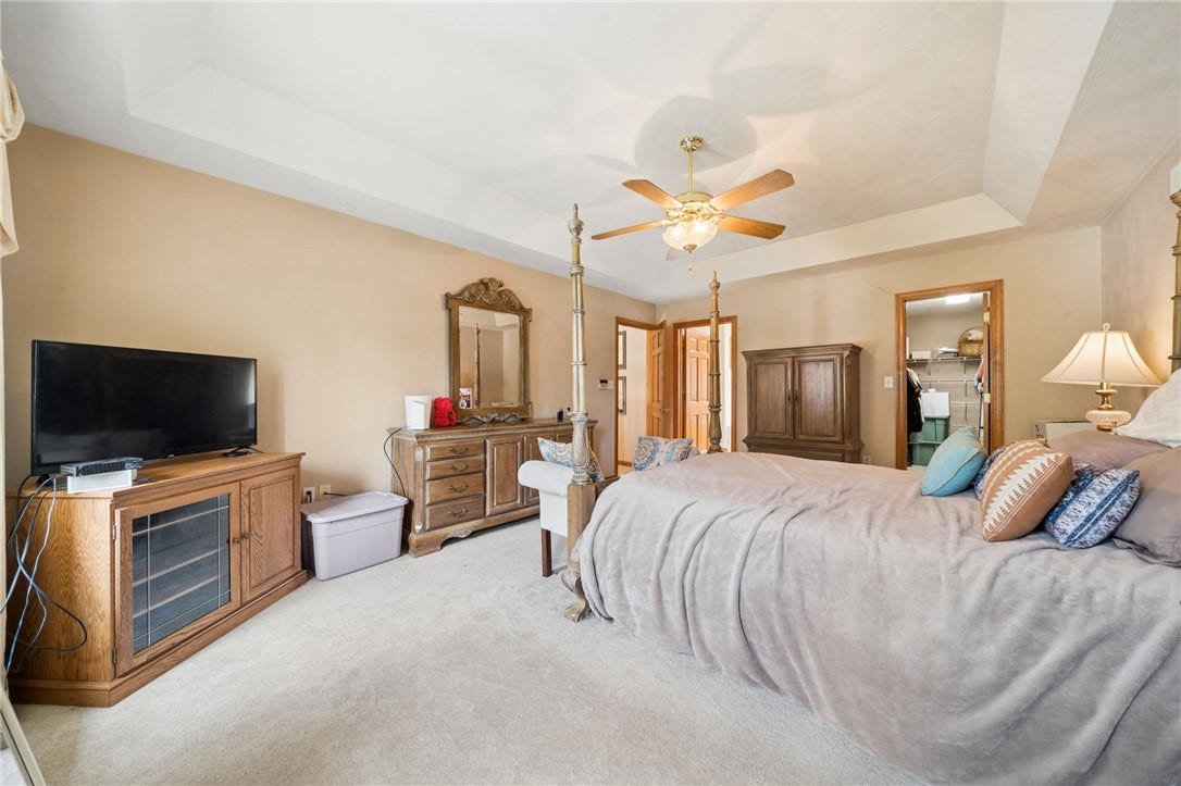 809 Rembrandt Cir, Irwin, PA 15642