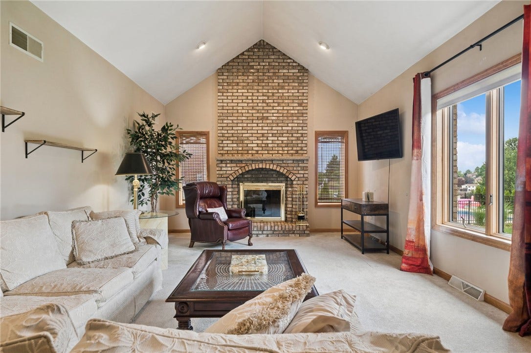 809 Rembrandt Cir, Irwin, PA 15642