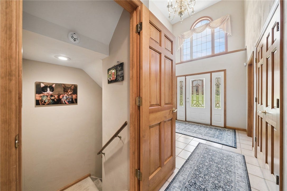 809 Rembrandt Cir, Irwin, PA 15642