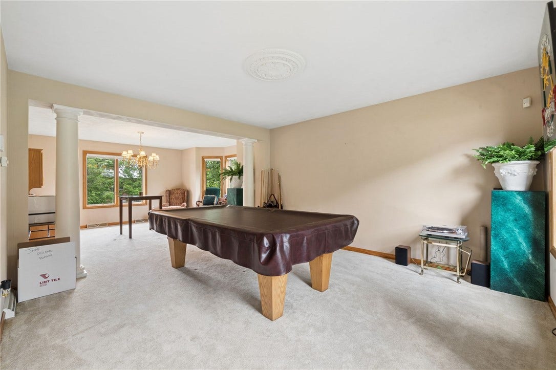 809 Rembrandt Cir, Irwin, PA 15642