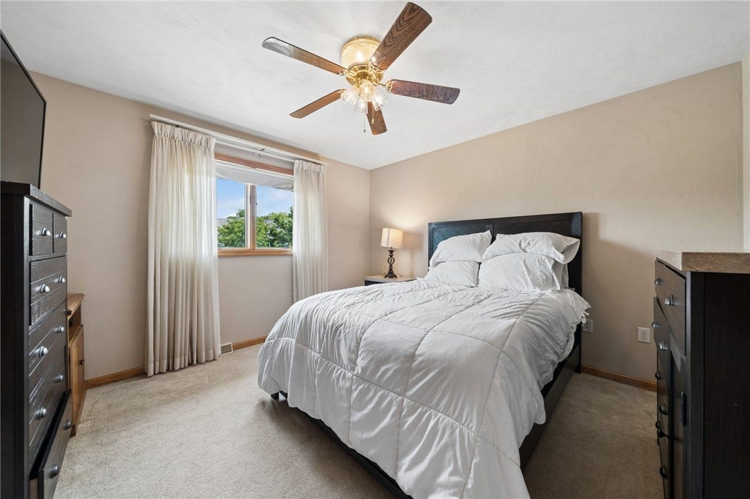 809 Rembrandt Cir, Irwin, PA 15642