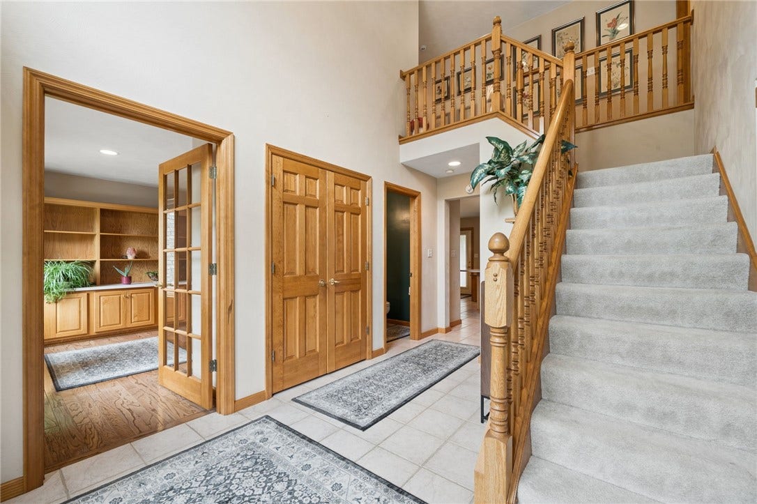 809 Rembrandt Cir, Irwin, PA 15642