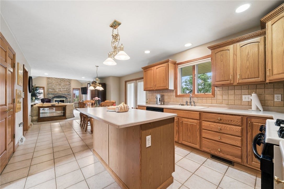 809 Rembrandt Cir, Irwin, PA 15642
