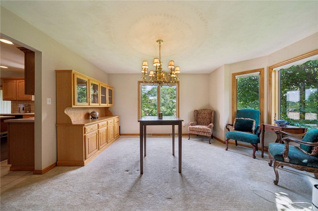 809 Rembrandt Cir, Irwin, PA 15642