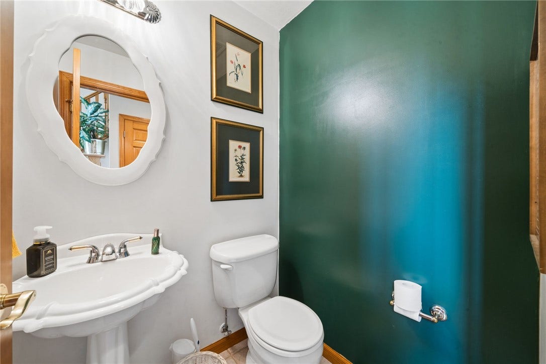 809 Rembrandt Cir, Irwin, PA 15642