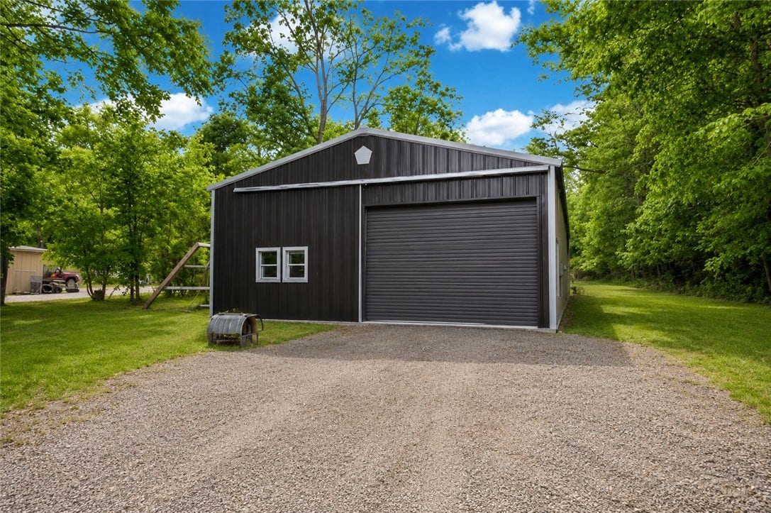 Garage (1) 60x29