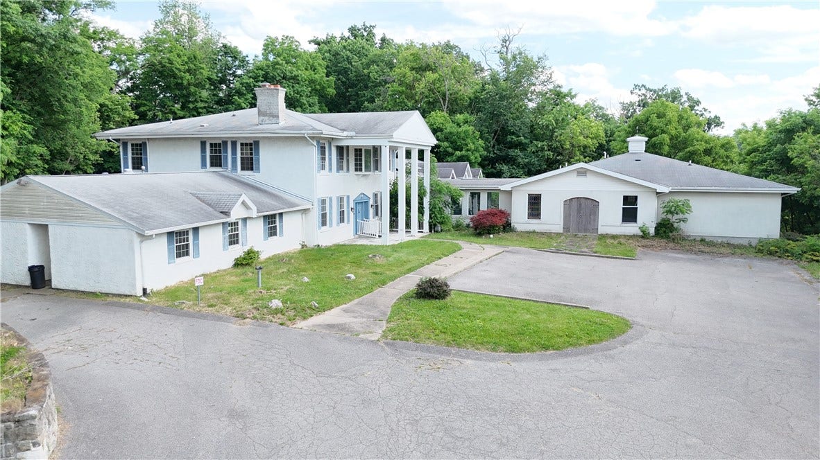 5347 Brightwood Rd, Bethel Park, PA 15102