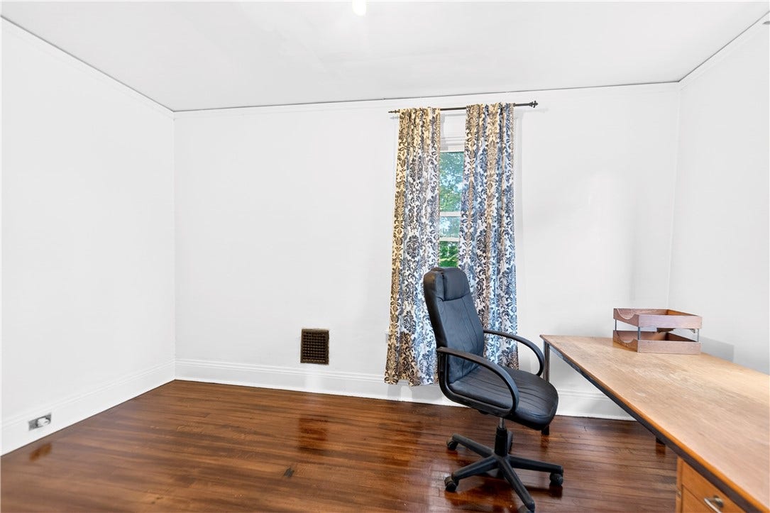 Additional space off of the primary bedroom