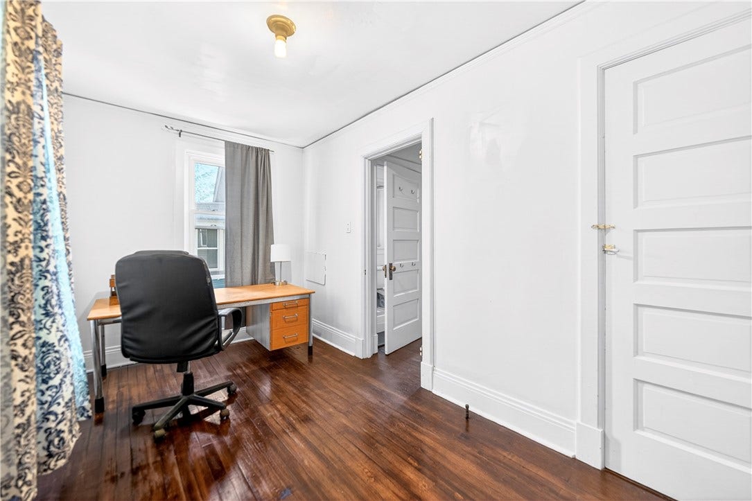 Additional. space off of the primary bedroom