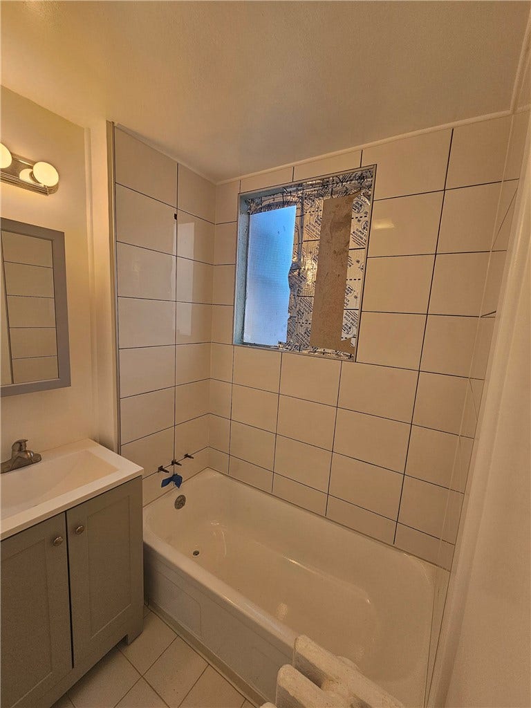 659 Maryland Ave, Shadyside, PA 15232 unit 4 bathroom