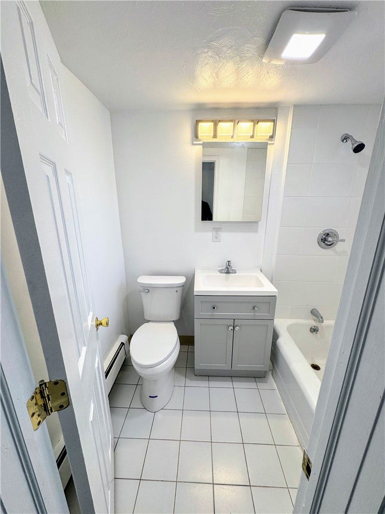 659 Maryland Ave, Shadyside, PA 15232 unit 2 bathroom
