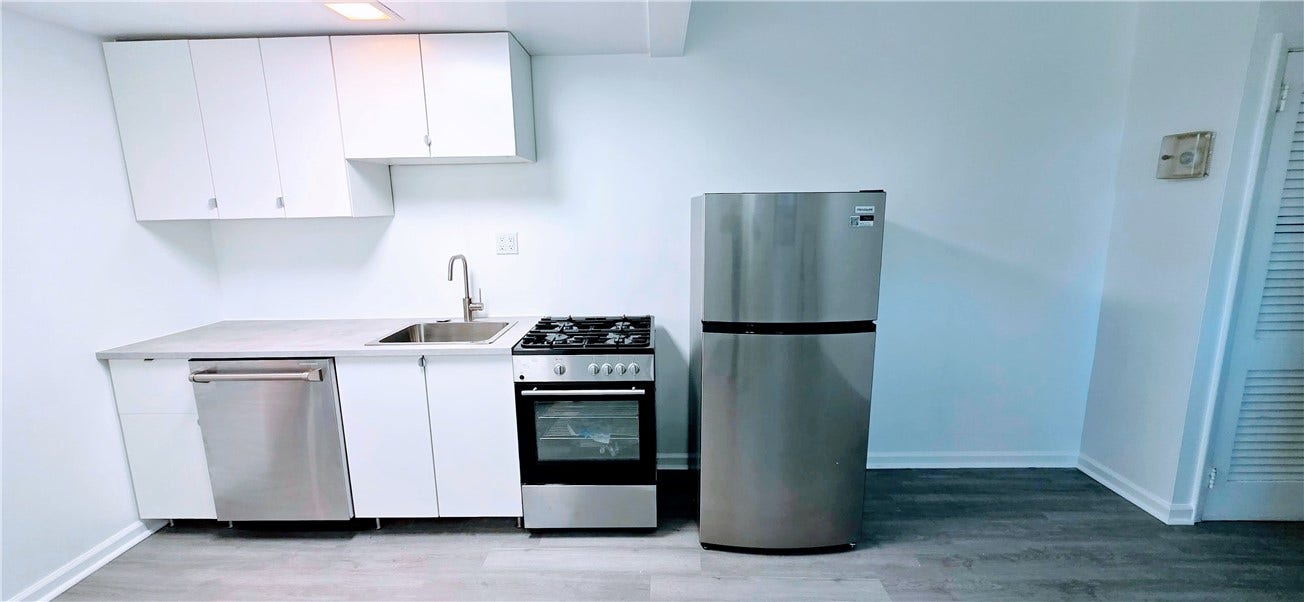 659 Maryland Ave, Shadyside, PA 15232 unit 2 kitchen